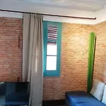 A Un Solo Paso Del Mar